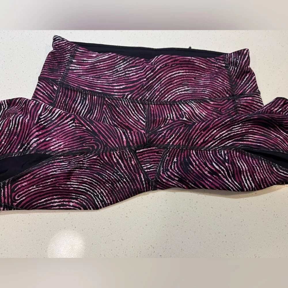 Lululemon Pace Rival Crop - Seawheeze - Who Done It Regal Plum Black Size 6